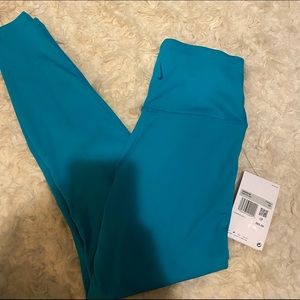 NWT Nike yoga leggings so xs